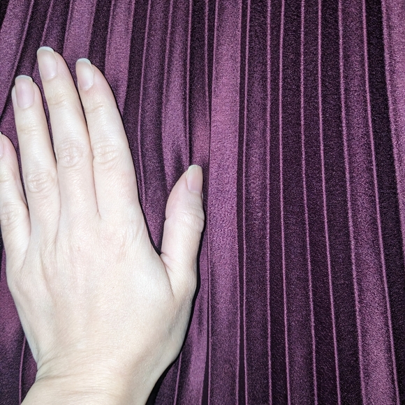 Pleated Skirt burgandy color - Picture 5 of 7
